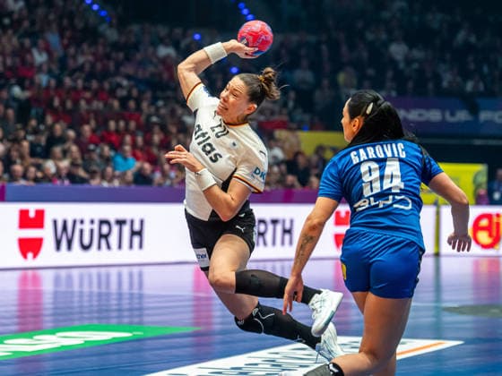 Emily Vogel Germany, 20 comes free to throw, Germany vs. Serbia, Handball, World Championship, Women, Season 2025 2026, 30 11 2025, Germany vs. Serbia, Handball, World Championship, Women, Season 2025 2026, 30 11 2025 Stuttgart Copyright: xEibner-Pressefoto MichaelxSchmidx EP_MST