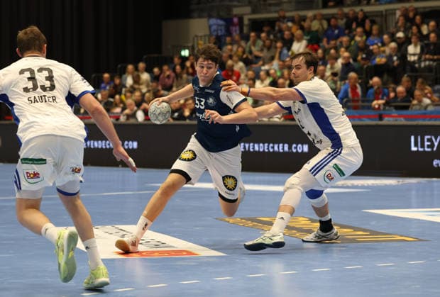 f l Moritz Sauter Handball Sportverein Hamburg 33 , Soeren Steinhaus Bergischer HC 53 , Andreas Magaard Handball Sportverein Hamburg 04 Bergischer HC 06 vs Handball Sportverein Hamburg, Matchday 14, Handball, DAIKIN HBL, Season 2025 2026, 30 11 2025 Bergischer HC 06 vs Handball Sportverein Hamburg, Matchday 14, Handball, DAIKIN HBL, Season 2025 2026, 30 11 2025 Duesseldorf Copyright: xEibner-Pressefoto ThomasxStoeckerx EP_TSR