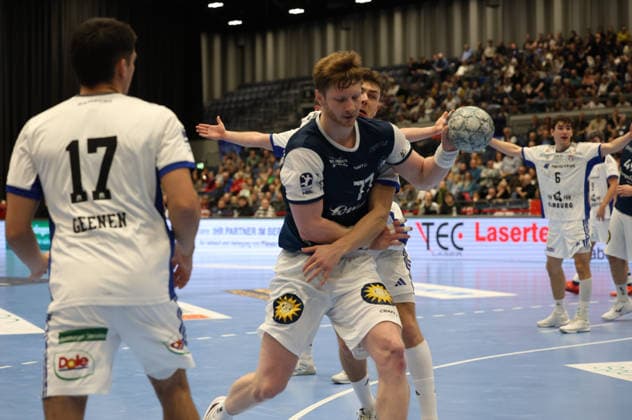 f l Kaj Geenen Handball Sportverein Hamburg 17 , Johannes Wasielewski Bergischer HC 77 , Nocolaj Jorgensen Handball Sportverein Hamburg 11 , Elias Kofler Handball Sportverein Hamburg 06 Bergischer HC 06 vs Handball Sportverein Hamburg, Matchday 14, Handball, DAIKIN HBL, Season 2025 2026, 30 11 2025 Bergischer HC 06 vs Handball Sportverein Hamburg, Matchday 14, Handball, DAIKIN HBL, Season 2025 2026, 30 11 2025 Duesseldorf Copyright: xEibner-Pressefoto ThomasxStoeckerx EP_TSR
