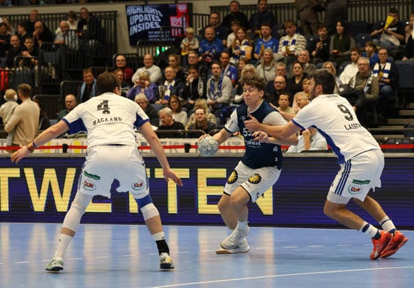 from l Andreas Magaard Handball Sportverein Hamburg 04 , Soeren Steinhaus Bergischer HC 53 , Jacob Arenth Lassen Handball Sportverein Hamburg 09 Bergischer HC 06 vs Handball Sportverein Hamburg, Matchday 14, Handball, DAIKIN HBL, Season 2025 2026, 30 11 2025 Bergischer HC 06 vs Handball Sportverein Hamburg, Matchday 14, Handball, DAIKIN HBL, Season 2025 2026, 30 11 2025 Duesseldorf Copyright: xEibner-Pressefoto ThomasxStoeckerx EP_TSR