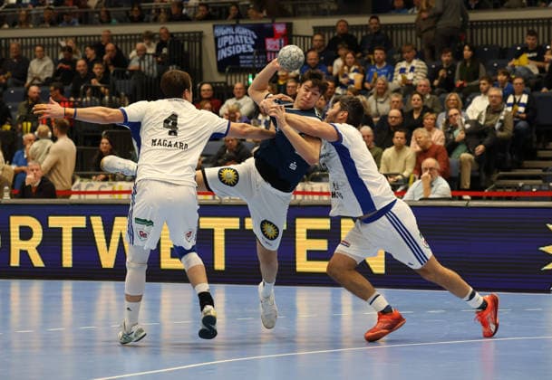 from l Andreas Magaard Handball Sportverein Hamburg 04 , Soeren Steinhaus Bergischer HC 53 , Jacob Arenth Lassen Handball Sportverein Hamburg 09 Bergischer HC 06 vs Handball Sportverein Hamburg, Matchday 14, Handball, DAIKIN HBL, Season 2025 2026, 30 11 2025 Bergischer HC 06 vs Handball Sportverein Hamburg, Matchday 14, Handball, DAIKIN HBL, Season 2025 2026, 30 11 2025 Duesseldorf Copyright: xEibner-Pressefoto ThomasxStoeckerx EP_TSR