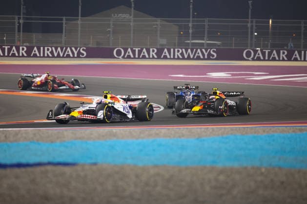 Liam Lawson Visa Cash App Racing Bulls Formula One Team, , 30 , Yuki Tsunoda Oracle Red Bull Racing, 22 , Alexander Albon Atlassian Williams Racing, 23 , Lewis Hamilton Scuderia Ferrari HP, 44 , Race, Race, QAT, Formula 1 World Championship, Qatar Grand Prix, Doha, Lusail, Lusail International Circuit, Sunday, Race Day, 30 11 2025 QAT, Formula 1 World Championship, Qatar Grand Prix, Doha, Lusail, Lusail International Circuit, Sunday, Race Day, 30 11 2025 Doha Copyright: xEibner-Pressefoto AnnikaxGrafx EP_AGF