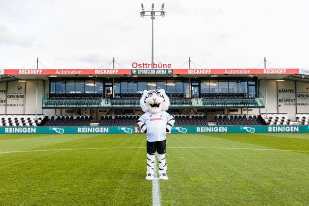 Manni is introduced as SC Verls new mascot GER, SC Verl vs VfL Osnabrueck, Football, 3 Liga, Matchday 16, Season 2025 2026, 30 11 2025 DFL Regulations prohibit any use of photographers as image sequences and or quasi video GER, SC Verl vs VfL Osnabrueck, Football, 3 Liga, Matchday 16, Season 2025 2026, 30 11 2025 Verl Copyright: xEibner-Pressefoto JanxRollingerx EP_JSK
