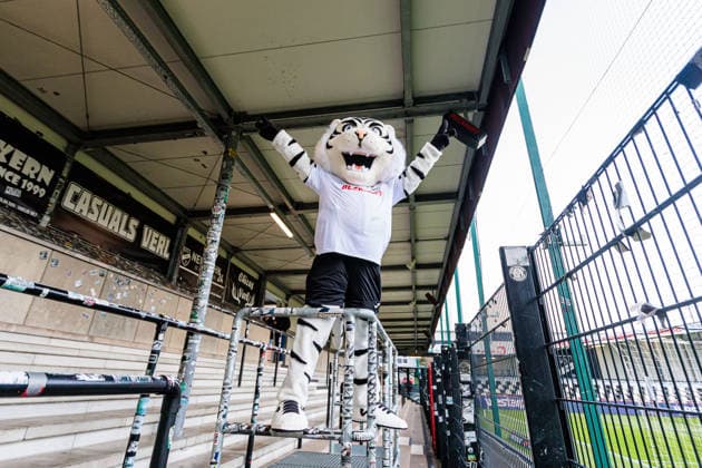 Manni is introduced as SC Verls new mascot GER, SC Verl vs VfL Osnabrueck, Football, 3 Liga, Matchday 16, Season 2025 2026, 30 11 2025 DFL Regulations prohibit any use of photographers as image sequences and or quasi video GER, SC Verl vs VfL Osnabrueck, Football, 3 Liga, Matchday 16, Season 2025 2026, 30 11 2025 Verl Copyright: xEibner-Pressefoto JanxRollingerx EP_JSK