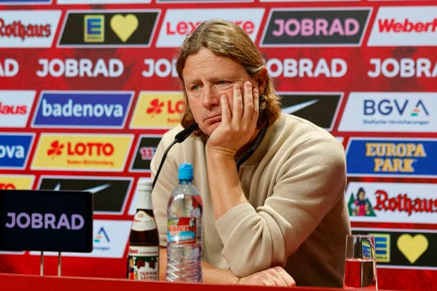 Bo Henriksen 1 FSV Mainz, Coach at the press conference , Germany, Soccer, 1 Bundesliga, Matchday 12, 2025 2026, SC Freiburg vs 1 FSV Mainz 05, 30 11 2025, Europa Park Stadion, Freiburg im Breisgau, Germany Freiburg im Breisgau Europa Park Stadion Baden Württemberg Germany Copyright: xGrantxHubbsx