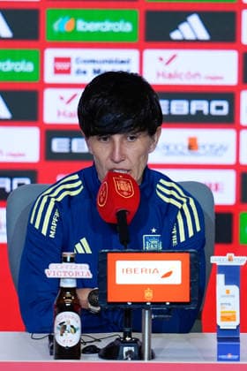 December 1, 2025, Madrid, Madrid, Spain: Sonia Bermudez, head coach of Spain, attends her press conference, PK, Pressekonferenz during the training day of Spain ahead the UEFA Women s Nations League 2025 Final Second Leg match between Spain and Germany at Riyadh Air Metropolitano stadium on December 1, 2025, in Madrid, Spain. Madrid Spain - ZUMAa181 20251201_zaa_a181_005 Copyright: xDennisxAgyemanx