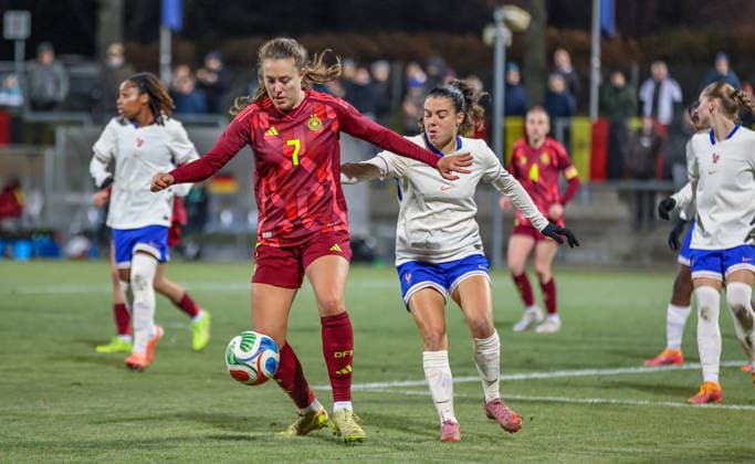 GER, Frankfurt, Germany vs France, International Match Round, Football, FIFA, Season 2025 2026, U23, Stadion am Brentanobad, Group A pictured from l Mara Alber Germany U23 , Judith Coquet France U23 DFB DFL REGULATIONS PROHIBIT ANY USE OF PHOTOGRAPHS AS IMAGE SEQUENCES AND OR QUASI VIDEO, 01 12 2025 Copyright: HMBxMedia HendrikxHamelau
