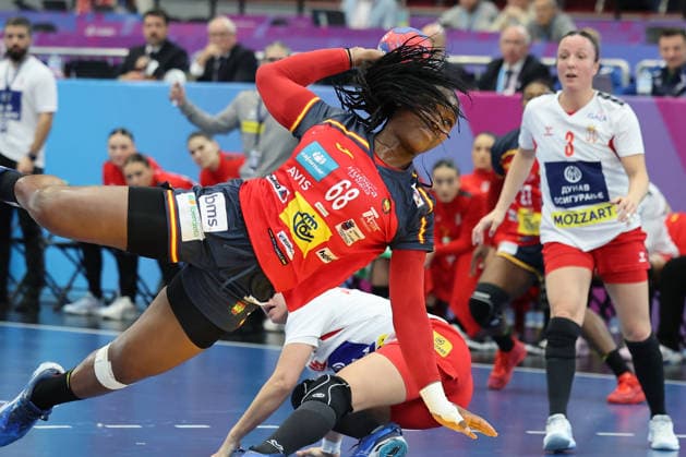 GER, Dortmund, 27th Wommens World Championship 2025, Main Round, Group II 1 Round Spain ESP vs Serbia SRB 02 12 2025, Westfalenhalle, Dortmund, GER, Dortmund, 27th Wommens World Championship 2025, Main Round, Group II 1 Round Spain ESP vs Serbia SRB , pictured Lyndie TCHAPTCHET DEFO ESP 68 , free in front of goal nordphotoxGmbHx xMeuter nph00351