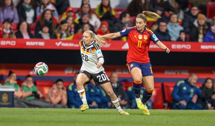ESP, Madrid, Spain vs Germany, international match, football, UEFA, 2025 2026 season, Womens Nations League, Riyadh Air Metropolitano, final in picture v l Elisa Senß Germany 20 , Alexia Putellas Spain 11 DFB DFL REGULATIONS PROHIBIT ANY USE OF PHOTOGRAPHS AS IMAGE SEQUENCES AND OR QUASI VIDEO, 02 12 2025 Copyright: HMBxMedia HendrikxHamelau