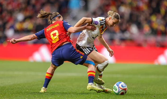 ESP, Madrid, Spain vs Germany, international match, football, UEFA, 2025 2026 season, Womens Nations League, Riyadh Air Metropolitano, final in picture v l Mariona Maria Caldentey , Klara Bühl Germany 19 , duel DFB DFL REGULATIONS PROHIBIT ANY USE OF PHOTOGRAPHS AS IMAGE SEQUENCES AND OR QUASI VIDEO, 02 12 2025 Copyright: HMBxMedia HendrikxHamelau