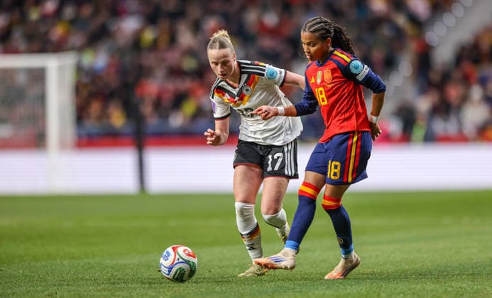 ESP, Madrid, Spain vs Germany, international match, football, UEFA, 2025 2026 season, Womens Nations League, Riyadh Air Metropolitano, final in picture v l Franziska Kett Germany 17 , Vicky Lopez Spain DFB DFL REGULATIONS PROHIBIT ANY USE OF PHOTOGRAPHS AS IMAGE SEQUENCES AND OR QUASI VIDEO, 02 12 2025 Copyright: HMBxMedia HendrikxHamelau