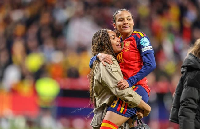 ESP, Madrid, Spain vs Germany, international match, football, UEFA, 2025 2026 season, Womens Nations League, Riyadh Air Metropolitano, final in picture Salma Paralluelo lifts Vicky Lopez who scored a goal DFB DFL REGULATIONS PROHIBIT ANY USE OF PHOTOGRAPHS AS IMAGE SEQUENCES AND OR QUASI VIDEO, 02 12 2025 Copyright: HMBxMedia HendrikxHamelau