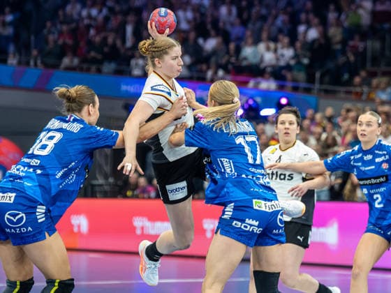 Nina Engel Germany, 08 in duel with Pernille Brandenborg Faroe Islands, 18 and Liv Zachariasen Faroe Islands, 17 , Germany vs Faroe Islands, Handball, World Championship, Women, Season 2025 2026, 02 12 2025, Germany vs Faroe Islands, Handball, World Championship, Women, Season 2025 2026, 02 12 2025 Dortmund Copyright: xEibner-Pressefoto MichaelxSchmidx EP_MST
