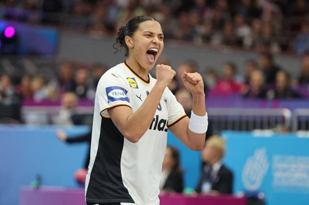 GER, Dortmund, 27th Wommen s World Championship 2025, Main Round Main Round, Group II 1 Round Germany Germany GER vs Faroe Islands Faroe Icland FRO 02 12 2025, Westfalenhalle, Dortmund, GER, Dortmund, 27th Wommen s World Championship 2025, Main Round Main Round, Group II 1 Round Germany Germany GER vs Faroe Islands Faroe Icland FRO , im Bild Torjubel Jubellauf, Aimà e von Pereira Ger 49 , nordphotoxGmbHx xMeuter nph00351