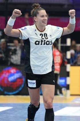 GER, Dortmund, 27th Wommen s World Championship 2025, Main Round, Group II 1 Round Germany Germany GER vs Faroe Islands Faroe Icland FRO 02 12 2025, Westfalenhalle, Dortmund, GER, Dortmund, 27th Wommen s World Championship 2025, Main Round, Group II 1 Round Germany Germany GER vs Faroe Islands Faroe Icland FRO , pictured Emily Vogel Ger 20 , goal celebration jubilation jubilation jubilation jubilation, nordphotoxGmbHx xMeuter nph00351