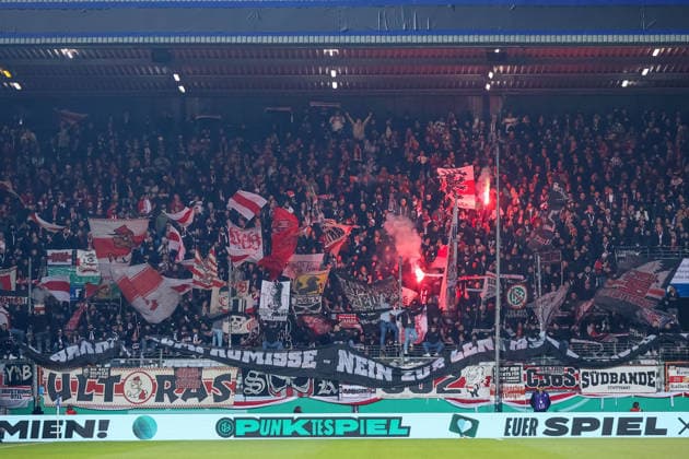 Fankurve VfB Stuttgart GER, VfL Bochum vs VfB Stuttgart, Football, DFB Pokal, Round of 16, Season 2025 2026, 03 12 2025 DFL REGULATIONS PROHIBIT ANY USE OF PHOTOGRAPHS AS IMAGE SEQUENCES AND OR QUASI VIDEO GER, VfL Bochum vs VfB Stuttgart, Football, DFB Pokal, Round of 16, Season 2025 2026, 03 12 2025 Bochum Copyright: xEibner-Pressefoto FrankxZeisingx EP_FZG