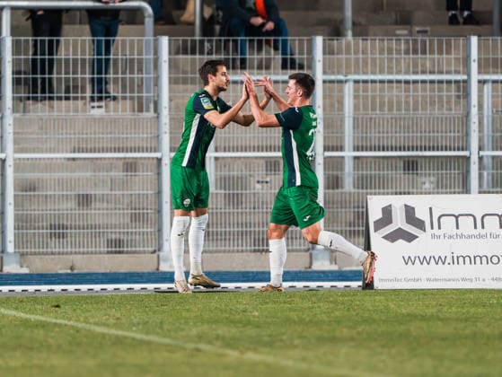 Patrik Twardzik (FC Guetersloh, 18) trifft gegen Joshua Mross (SG Wattenscheid 09, 01) und jubelt SG Wattenscheid 09 vs. FC Guetersloh, Fussball, Landespokal Westfalen, Viertelfinale, Saison 2025 2026, 03.12.2025 SG Wattenscheid 09 vs. FC Guetersloh, Fussball, Landespokal Westfalen, Viertelfinale, Saison 2025 2026, 03.12.2025 Wattenscheid Copyright: xEibner-Pressefoto DamianxKruczynx EP_DKI