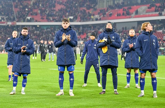 SV Darmstadt thanks the fans for the support GER, SC Freiburg SV Darmstadt 98, Football, DFB Pokal, Round of 16, Season 2025 2026, 03 12 2025 DFB REGULATES PROHIBIT ANY USE OF PHOTOGRAPHS AS IMAGE SEQUENCES AND OR QUASI VIDEO GER, SC Freiburg SV Darmstadt 98, Football, DFB Pokal, Round of 16, Season 2025 2026, 03 12 2025 Freiburg Copyright: xEibner-Pressefoto ThomasxHessx EP_THS