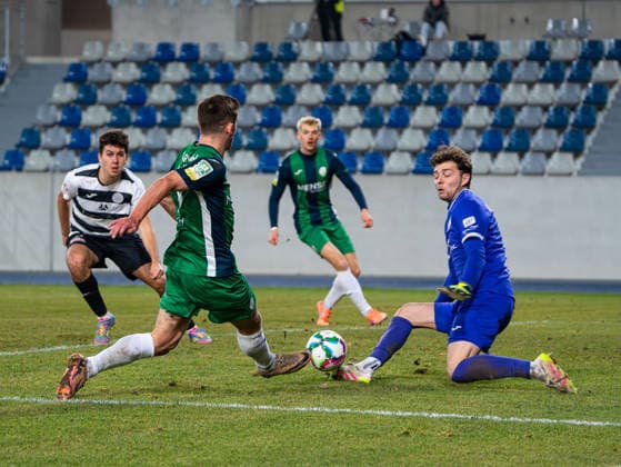 Aleksandar Kandic FC Guetersloh, 27 on goal shot against Joshua Mross SG Wattenscheid 09, 01 SG Wattenscheid 09 vs FC Guetersloh, Football, Westphalia State Cup, quarter-finals, 2025 2026 season, 03 12 2025 SG Wattenscheid 09 vs FC Guetersloh, Football, Westphalia State Cup, quarter-finals, 2025 2026 season, 03 12 2025 Wattenscheid Copyright: xEibner-Pressefoto DamianxKruczynx EP_DKI