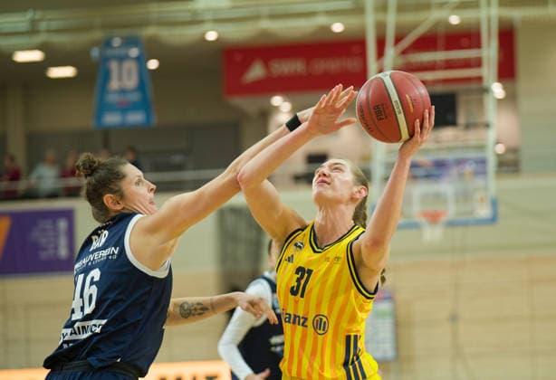 Romy Bär Lions, 46 , Abby Muse Berlin, 31 , Syntainics MBC vs Alba Berlin, Basketball, Women, DBBL Pokal Round of 16, Season 2025 26, 8 Matchday, 03 12 2025 Halle SWH Arena Sachsen Anhalt Germany
