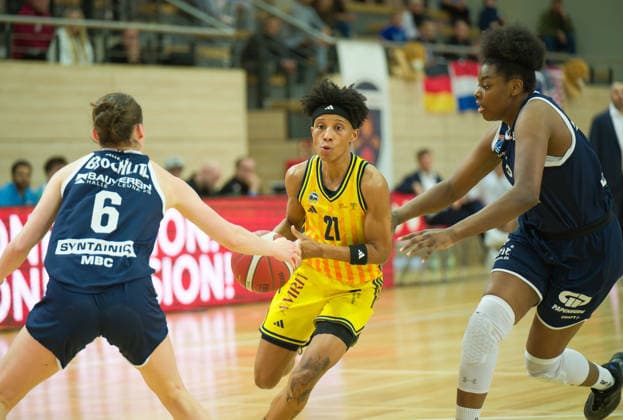 Nicole Brochlitz Lions, 6 , Deeshyra Thomas Berlin, 21 , Khalis Cain Lions, 5 , Syntainics MBC vs Alba Berlin, Basketball, Women, DBBL Pokal Round of 16, Season 2025 26, 8 Matchday, 03 12 2025 Halle SWH Arena Sachsen Anhalt Germany