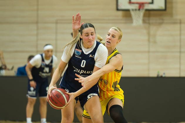 Alexia Allesch Lions, 0 , Marie Bertholdt Berlin, 4 , Syntainics MBC vs Alba Berlin, Basketball, Women, DBBL Pokal Round of 16, Season 2025 26, 8 Matchday, 03 12 2025 Halle SWH Arena Sachsen Anhalt Germany