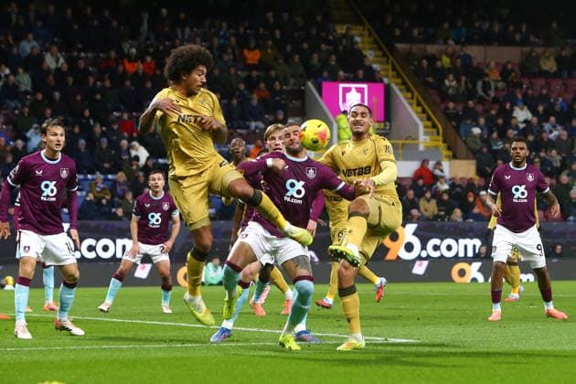 Chris Richards of Crystal Palace and Kyle Walker of Burnley Burnley v Crystal Palace, Premier League, Football, Turf Moor, Burnley, UK - 03 Dec 2025Burnley Turf Moor United Kingdom EDITORIAL USE ONLY No use with unauthorised audio, video, data, fixture lists, club league logos or live services. Online in-match use limited to 120 images, no video emulation. No use in betting, games or single club league player publications. Copyright: xPhilxOldham Shutterstockx 16006094o