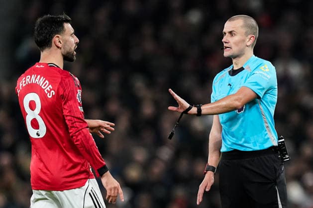 Manchester, England, 4th December 2025. Referee Andrew Kitchen talks to Bruno Fernandes of Manchester United, ManU during the Manchester United vs West Ham United Premier League match at Old Trafford, Manchester. Picture credit should read: Andrew Yates Sportimage EDITORIAL USE ONLY. No use with unauthorised audio, video, data, fixture lists, club league logos or live services. Online in-match use limited to 120 images, no video emulation. No use in betting, games or single club league player publications. SPI_037_AY_MANUTD_WESTHAM SPI-4345-0038