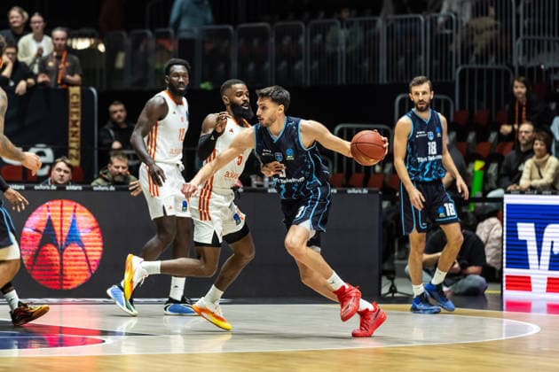 GER, BKT EuroCup, Season 2025 2026, Niners Chemnitz Turk Telekom Ankara 04 12 2025, Messe, Chemnitz, GER, BKT EuroCup, Season 2025 2026, Niners Chemnitz Turk Telekom Ankara Berkan Durmaz Turk Telekom Ankara 3 , Corey Davis Jr Niners Chemnitz, 5 Photo Alexander Trienitz Chemnitz Messe Sachsen Germany