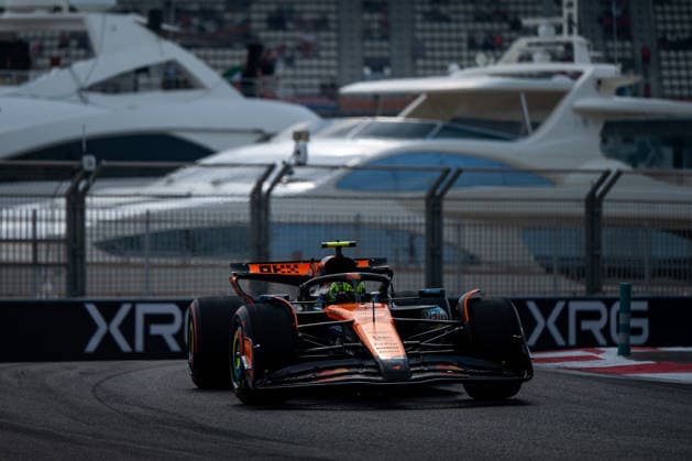 Lando Norris McLaren Formula 1 Team, Great Britain, 04 in MCL39, UAE, Formula 1 World Championship, Abu Dhabi Grand Prix, Yas Marina Circuit, Free Practice, 05 12 2025 UAE, Formula 1 World Championship, Abu Dhabi Grand Prix, Yas Marina Circuit, Free Practice, 05 12 2025 Yas Marina Island Copyright: xEibner-Pressefoto Memmlerx EP_MMR
