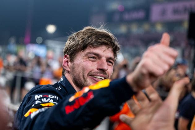 Max Verstappen Oracle Red Bull Racing, Netherlands, 01 celebrates first place on the grid and pole position at Parc Ferme, UAE, Formula 1 World Championship, Abu Dhabi Grand Prix, Yas Marina Circuit, Qualifying, 06 12 2025 UAE, Formula 1 World Championship, Abu Dhabi Grand Prix, Yas Marina Circuit, 06 12 2025 Yas Marina Island Copyright: xEibner-Pressefoto Memmlerx EP_MMR