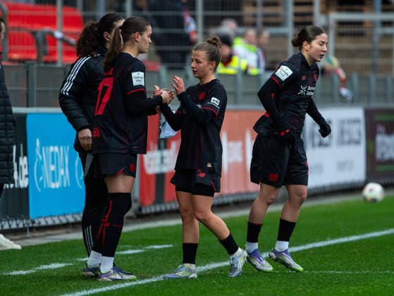 Kristin Koegel Bayer 04 Leverkusen, 11 is substituted for Valentina Maedl Bayer 04 Leverkusen, 17 Bayer 04 Leverkusen vs RB Leipzig, Football, Women 1 Bundesliga, Google Pixel Women Bundesliga, Matchday 12, Season 2025 2026, 06 12 2025 DFB REGULATES PROHIBIT ANY USE OF PHOTOGRAPHS AS IMAGE SEQUENCES AND OR QUASI VIDEO, Bayer 04 Leverkusen vs RB Leipzig, Football, Womens Bundesliga, Google Pixel Womens Bundesliga, Matchday 12, Season 2025 2026, 06 12 2025 Leverkusen Copyright: xEibner-Pressefoto DamianxKruczynx EP_DKI
