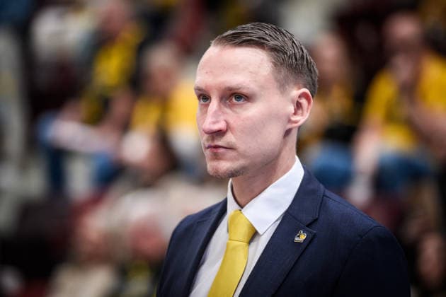 Mikko Riipinen MHP RIESEN Ludwigsburg, Head Coach GER, MHP Riesen Ludwigsburg VET CONCEPT Gladiators Trier, easycredit BBL, Basketball, Bundesliga, Matchday 9, Season 2025 2026, 06 12 2025 GER, MHP Riesen Ludwigsburg VET CONCEPT Gladiators Trier, easycredit BBL, Basketball, Bundesliga, Matchday 9, Season 2025 2026, 06 12 2025 Ludwigsburg Copyright: xSandyxDinkelackerx EP_SDR