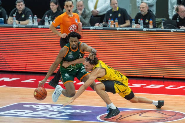 Dexter Akanno VET CONCEPT Gladiators Trier, 02 , Lenny Anigbata MHP RIESEN Ludwigsburg, 12 , GER, MHP RIESEN Ludwigsburg vs VET CONCEPT Gladiators Trier, easycredit BBL, Basketball, Bundesliga, 9 Matchday, Season 2025 2026, 06 12 2025, GER, MHP RIESEN Ludwigsburg vs VET CONCEPT Gladiators Trier, easycredit BBL, Basketball, Bundesliga, 9 Matchday, Season 2025 2026, 06 12 2025 Ludwigsburg Copyright: xEibner-Pressefoto SaschaxWaltherx EP_EER