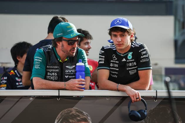 F1 - ABU DHABI GRAND PRIX 2025 ALONSO Fernando (spa), Aston Martin F1 Team AMR25, KIMI ANTONELLI Andrea (ita), Mercedes AMG F1 Team W16, portrait during the 2025 Formula 1 Abu Dhabi Grand Prix, 24th round of the 2025 FIA Formula One World Championship, WM, Weltmeisterschaft from December 05 to 07, 2025 on the Yas Marina Circuit, in Abu Dhabi, United Arab Emirates - Abu DhabiUnited Arab Emirates Copyright: xANTONINxVINCENTx