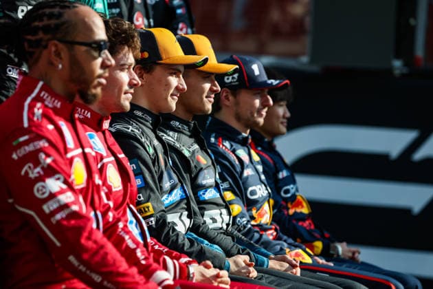 F1 - ABU DHABI GRAND PRIX 2025 PIASTRI Oscar (aus), McLaren F1 Team MCL39, NORRIS Lando (gbr), McLaren F1 Team MCL39, portrait during the 2025 Formula 1 Abu Dhabi Grand Prix, 24th round of the 2025 FIA Formula One World Championship, WM, Weltmeisterschaft from December 05 to 07, 2025 on the Yas Marina Circuit, in Abu Dhabi, United Arab Emirates - Abu DhabiUnited Arab Emirates Copyright: xFLORENTxGOODENx
