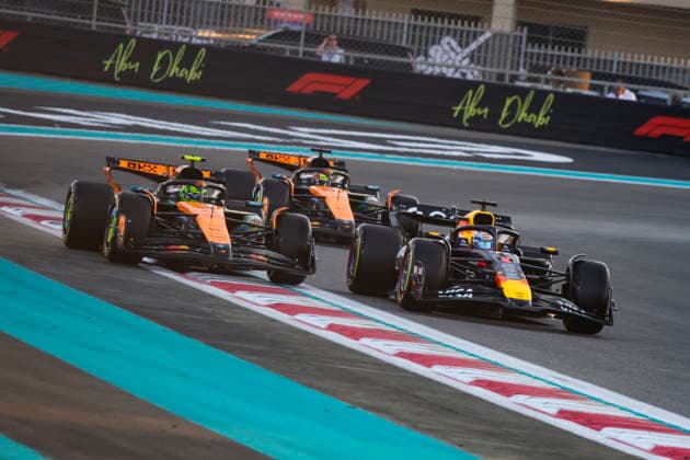 F1 - ABU DHABI GRAND PRIX 2025 NORRIS Lando (gbr), McLaren F1 Team MCL39, VERSTAPPEN Max (ned), Red Bull Racing RB21, portrait during the 2025 Formula 1 Abu Dhabi Grand Prix, 24th round of the 2025 FIA Formula One World Championship, WM, Weltmeisterschaft from December 05 to 07, 2025 on the Yas Marina Circuit, in Abu Dhabi, United Arab Emirates - Abu DhabiUnited Arab Emirates Copyright: xFLORENTxGOODENx