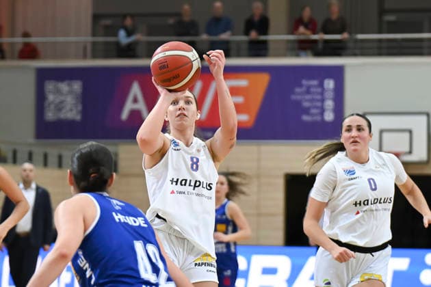 Mia Heide Marburg, 42 , Anna Suckstoff Lions, 8 , Alexia Allesch Lions, 0 , Syntainics MBC vs BC Pharmaserv Marburg, Basketball, Women, Bundesliga, Season 2025 26, 10 Matchday, 07 12 2025 Halle SWH Arena Sachsen Anhalt Germany