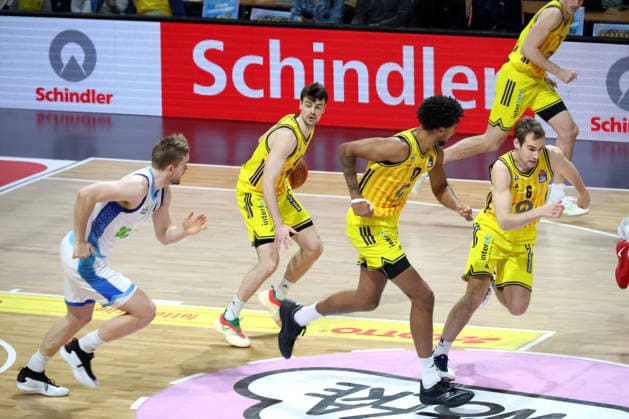 DEU, easyCredit BBL, ALBA vs Frankfurt, 07 12 2025, Max Schmeling Halle, Berlin, DEU, easyCredit BBL, ALBA vs Frankfurt, pictured JONAS MATTISSECK ALBA Berlin 9 , Norris Agbakoko ALBA Berlin 17 , MALTE DELOW ALBA Berlin 6 , Till Pape Fraport Skyliners 19 nordphotoxGmbHx xEngler nph00076