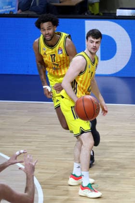 DEU, easyCredit BBL, ALBA vs Frankfurt, 07 12 2025, Max Schmeling Halle, Berlin, DEU, easyCredit BBL, ALBA vs Frankfurt, pictured JONAS MATTISSECK ALBA Berlin 9 , Norris Agbakoko ALBA Berlin 17 nordphotoxGmbHx xEngler nph00076