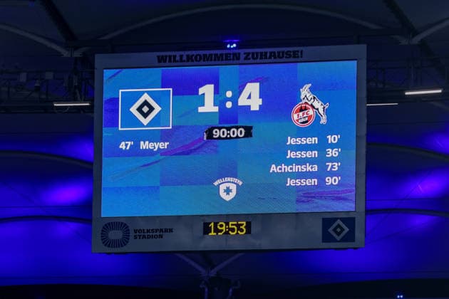 The scoreboard shows the score from 1 4, result, intermediate result, final result, final score, goals, videowall, videowall, display, THE DFB REGULATIONS PROHIBIT ANY USE OF PHOTOGRAPHS AS IMAGE SEQUENCES AND OR QUASI VIDEO , 08 12 2025, Hamburg Germany , Football, Google Pixel Womens Bundesliga, Hamburger SV 1 FC Köln xobx