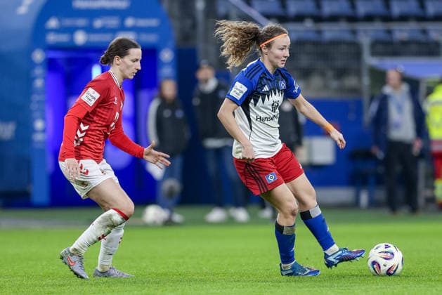 from left Sara Agrez 1 FC Köln, 4 and Melanie Brunnthaler Hamburger SV, 11 in a duel, dynamic, action, action, game scene, THE DFB REGULATIONS PROHIBIT ANY USE OF PHOTOGRAPHS AS IMAGE SEQUENCES AND OR QUASI VIDEO , 08 12 2025, Hamburg Germany , Football, Google Pixel Womens Bundesliga, Hamburger SV 1 FC Köln xobx