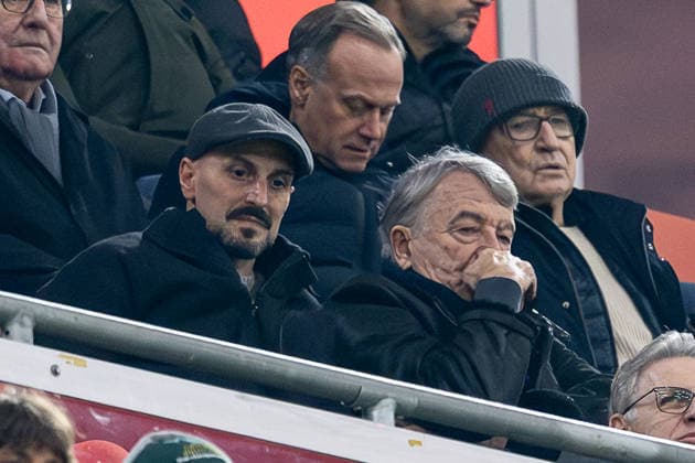 Antonio Di Salvo head coach German U21 national football team and Wolfgang Niersbach former president of the German Football Association DFB on the stand GER, FC Bayern Muenchen vs Sporting Lisbon SCP, football, Champions League, league phase 6 matchday, Season 2025 2026, 09 12 2025 DFL DFB REGULATIONS PROHIBIT ANY USE OF PHOTOGRAPHS as IMAGE SEQUENCES and or QUASI VIDEO GER, FC Bayern Muenchen vs Sporting Lisbon SCP, Football, Champions League, League Phase 6 Matchday, Season 2025 2026, 09 12 2025 Muenchen Copyright: xEibner-Pressefoto HeikexFeinerx EP_HFR