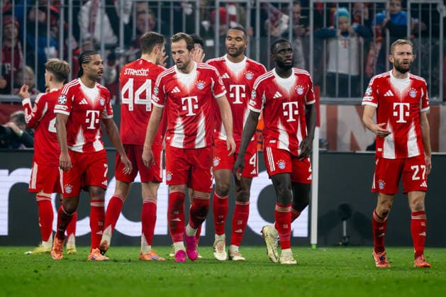 Bayern celebrate with Lennart Karl FC Bayern Muenchen, 42 his goal for 2 1 GER, FC Bayern Muenchen vs Sporting Lisbon SCP, Football, Champions League, League Phase 6 Matchday, Season 2025 2026, 09 12 2025 DFL DFB REGULATIONS PROHIBIT ANY USE OF PHOTOGRAPHS as IMAGE SEQUENCES and or QUASI VIDEO GER, FC Bayern Muenchen vs Sporting Lisbon SCP, Football, Champions League, League Phase 6 Matchday, Season 2025 2026, 09 12 2025 Muenchen Copyright: xEibner-Pressefoto HeikexFeinerx EP_HFR