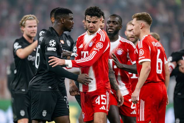 Disagreement at the kick-off circle after the Bayern goal for 2 1 GER, FC Bayern Muenchen vs Sporting Lisbon SCP, Football, Champions League, League Phase 6 Matchday, Season 2025 2026, 09 12 2025 DFL DFB REGULATIONS PROHIBIT ANY USE OF PHOTOGRAPHS as IMAGE SEQUENCES and or QUASI VIDEO GER, FC Bayern Muenchen vs Sporting Lisbon SCP, Football, Champions League, League Phase 6 Matchday, Season 2025 2026, 09 12 2025 Muenchen Copyright: xEibner-Pressefoto HeikexFeinerx EP_HFR