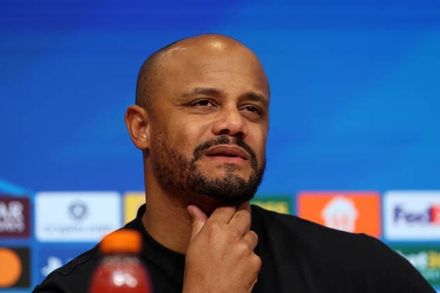 Football, Men, Champions League, Season 2025 2026, FC Bayern Munich Sporting Lisbon, Matchday 6, Allianz Arena Vincent Kompany, Coach FC Bayern Munich at the post-match press conference, head, portrait, reflect, reflective, hand on neck