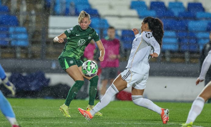 ESP, Madrid, Real Madrid vs VfL Wolfsburg, WomenÂs Champions League, Football, UEFA, Season 2025 2026, Alfredo di Stefano, 5 Matchday in picture v l Ella Peddemors VfL Wolfsburg 5 , Yasmim Real Madrid 12 DFB DFL REGULATIONS PROHIBIT ANY USE OF PHOTOGRAPHS AS IMAGE SEQUENCES AND OR QUASI VIDEO, 09 12 2025 Copyright: HMBxMedia HendrikxHamelau