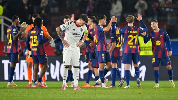 Barcelona, Camp Nou, 09 12 25, ESP, Herren, UEFA Champions Leaugue, Saison 2025 2026, FC Barcelona Eintracht Frankfurt Bild Robin KOCH Frankfurt unzufrieden, enttaeuscht, niedergeschlagen, frustriert, traurig UEFA regulations prohibit any use of photographs as image sequences and or quasi video Catalonia Spain
