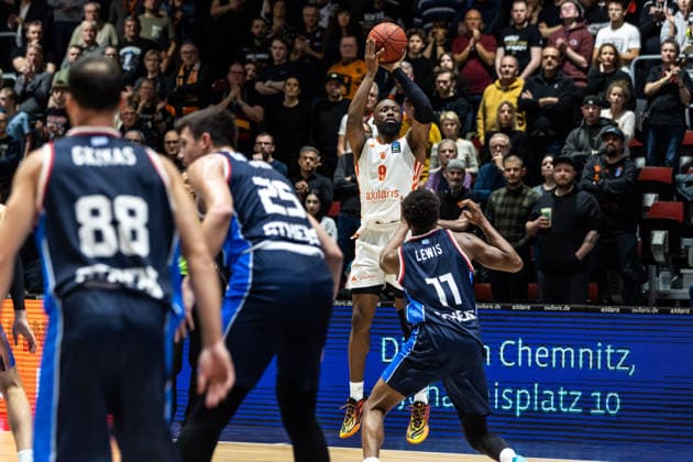 GER, BKT EuroCup, Season 2025 2026, Niners Chemnitz Panionios Cosmorama Travel Athens 09 12 2025, Fair, Chemnitz, GER, BKT EuroCup, Season 2025 2026, Niners Chemnitz Panionios Cosmorama Travel Athens John Edward Newman III Niners Chemnitz, 9 , Matt Lewislos Panionios Cosmorama Travel Athens 11 Photo Alexander Trienitz Chemnitz Fair Saxony Germany