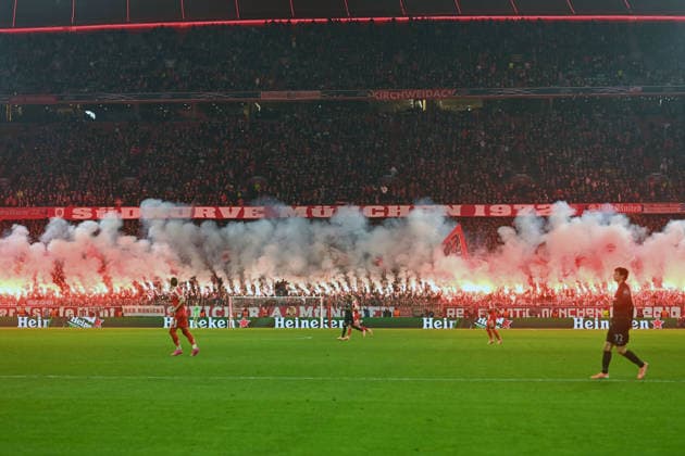Smoke,Smoke,Pyrotechnics,Fireworks,Fire,Flames,Bengalo,Bengalos in Bayern Fanblock Schickeria,Suedkurve Soccer Champions League,Season 2025 26, Ligaphase FC Bayern Muenchen Sporting CP 3 1 am 09 12 2025